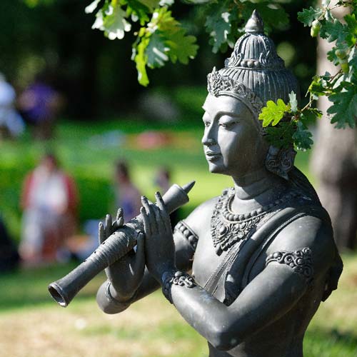 Stein-Buddha im Garten